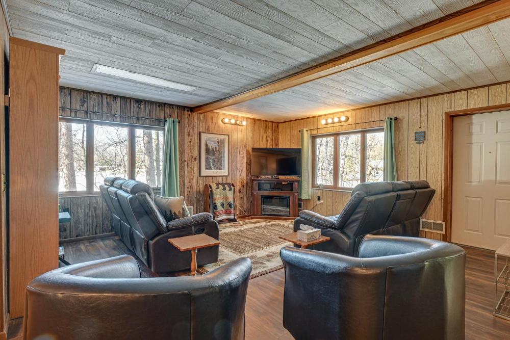 Lakefront Townsend Cabin with Fire Pit and Dock!